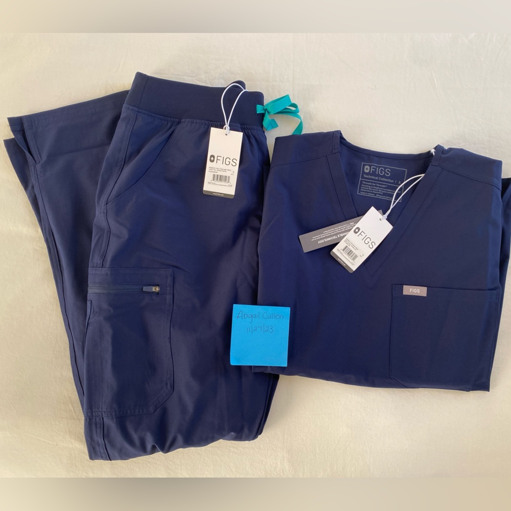 Free X navyScrubs. priced to sell
*bottoms have small hole in right leg pocket*